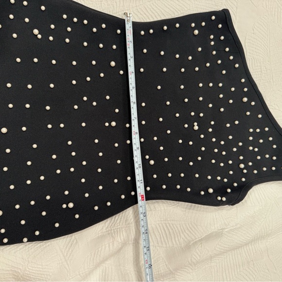 One shoulder, Black dress with pearls - Picture 4 of 4